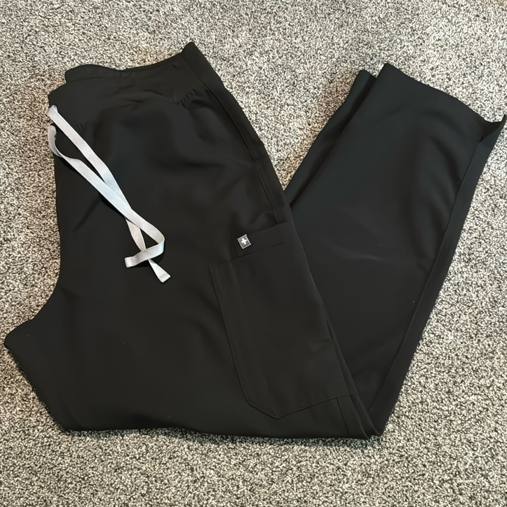 High Waisted Figs Yola Scrub Pants!